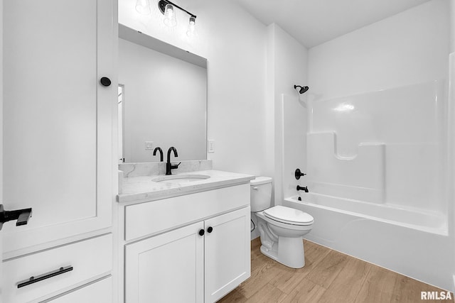 1354 Heights Ct, Bettendorf, IA 52722 - bathroom featuring wood finished floors, vanity, and bathtub / shower combination