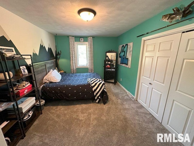 1144 Brookview Dr, De Witt, IA 52742 - carpeted bedroom with a textured ceiling and a closet