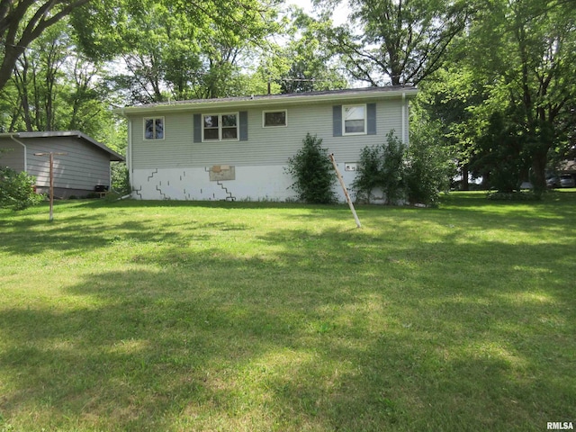 318 Meadowcrest Dr, Andover, IL 61233 - rear view of property featuring a yard