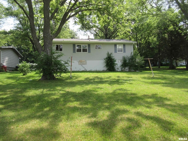 318 Meadowcrest Dr, Andover, IL 61233 - view of grassy yard