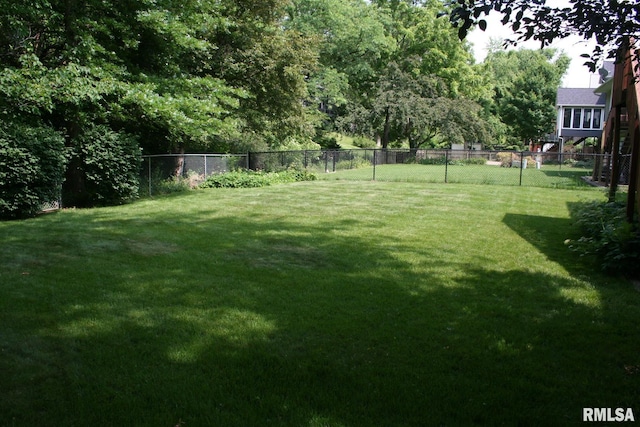 4145 Aspen Hills Dr, Bettendorf, IA 52722 - view of yard