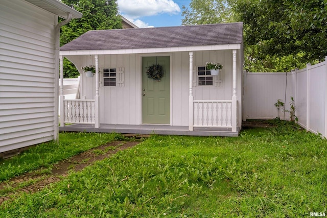 1321 N 7th St, Herrin, IL 62948 - view of outbuilding featuring a fenced backyard