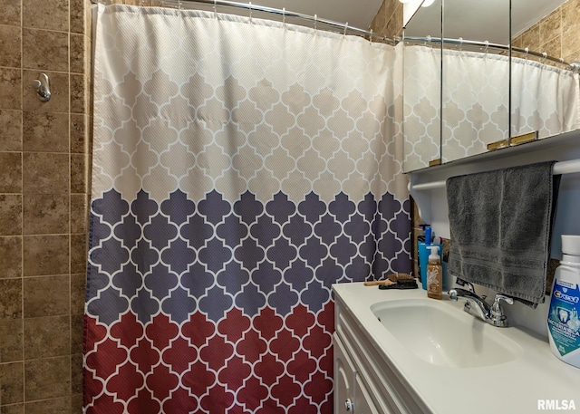 3020 Cleveland St, Clinton, IA 52732 - full bath featuring vanity and a shower with shower curtain