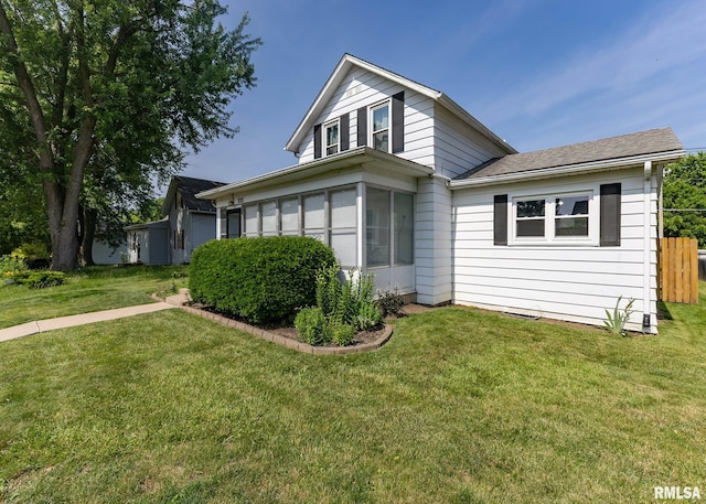 3020 Cleveland St, Clinton, IA 52732 - view of front of house featuring roof with shingles