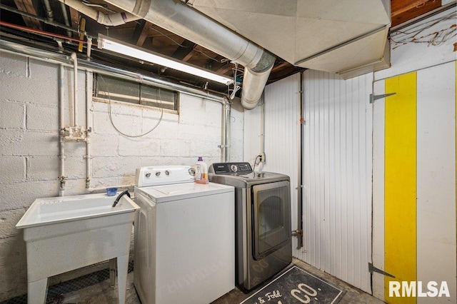 516 19th Ave, Rock Island, IL 61201 - laundry area featuring washing machine and dryer