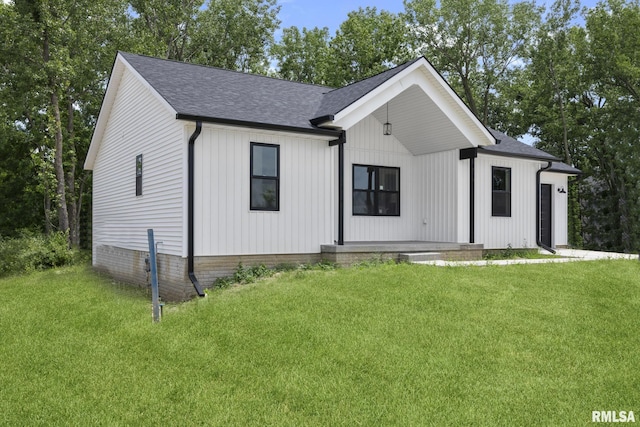 813 Williams Way, Carbon Cliff, IL 61239 - modern farmhouse style home with a shingled roof and a front yard