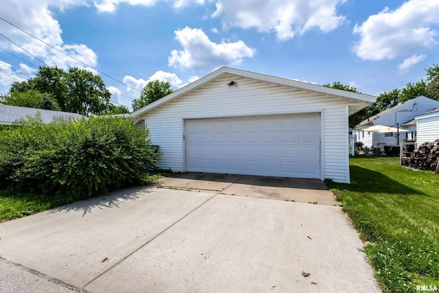 1020 Brown St, Bettendorf, IA 52722 - view of detached garage