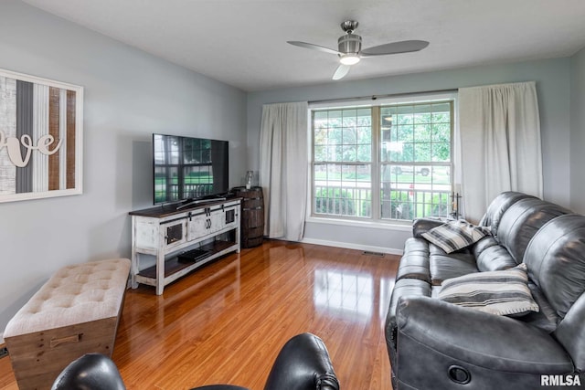1514 E Willow Dr, Marion, IL 62959 - living area featuring wood finished floors and ceiling fan