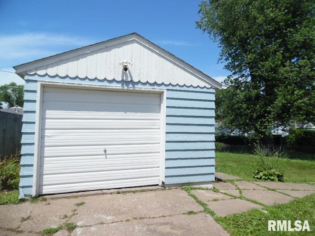 1444 Prospect Ave, Clinton, IA 52732 - view of detached garage