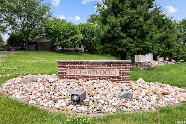 10 Briarwood Ln Unit 10, Rock Island, IL 61201 - community / neighborhood sign featuring a yard