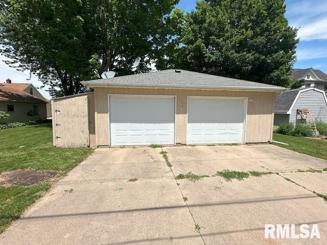611 13th St, De Witt, IA 52742 - view of detached garage