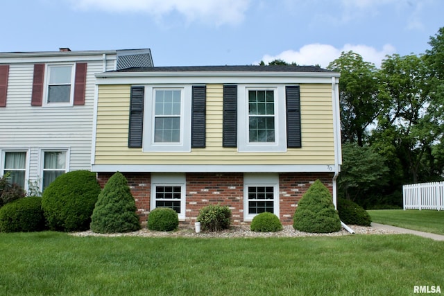 70 Carriage Hl, Macomb, IL 61455 - view of front of property with a front yard and brick siding