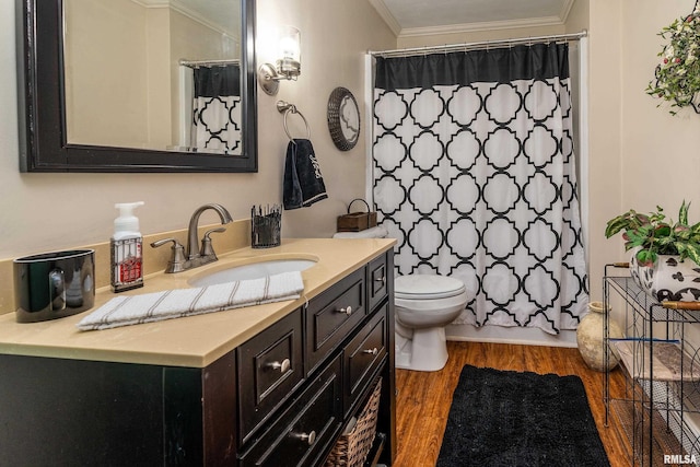 1278 Nicklaus Ln, Marion, IL 62959 - full bathroom featuring wood finished floors, vanity, crown molding, and a shower with shower curtain
