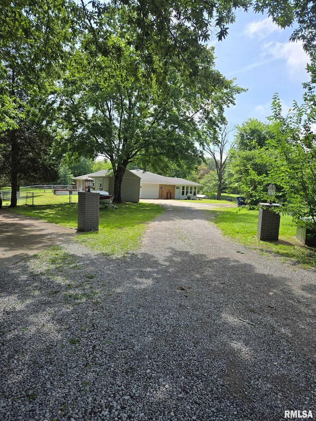 1278 Nicklaus Ln, Marion, IL 62959 - view of front of home featuring a garage and gravel driveway
