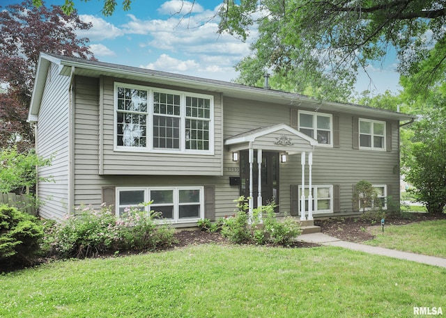 3503 36th St, Moline, IL 61265 - split foyer home featuring a front yard
