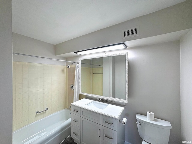 1800 7th St Unit 6D, East Moline, IL 61244 - full bath with vanity and shower / tub combo with curtain