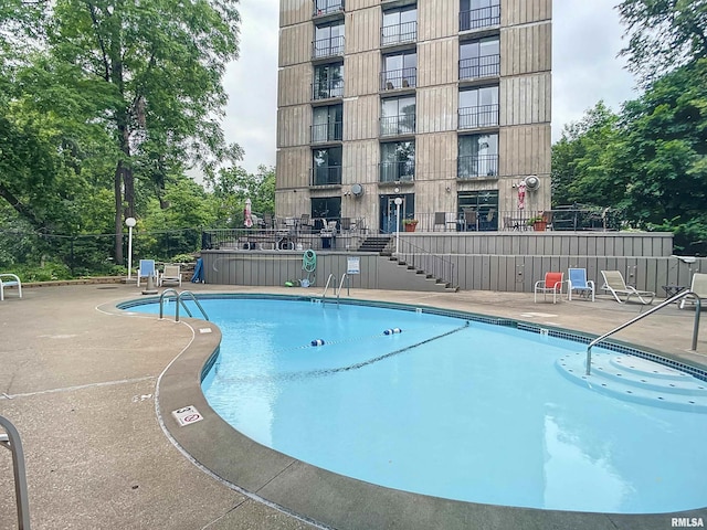 1800 7th St Unit 6D, East Moline, IL 61244 - community pool with a patio area and stairs