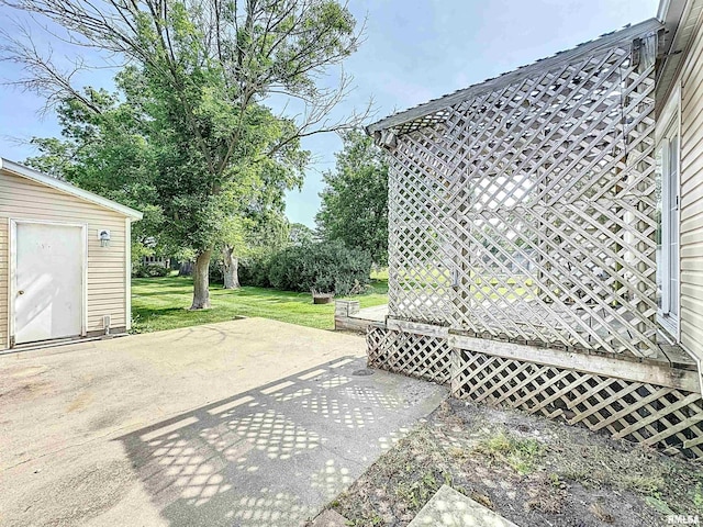 409 E Pearl St, Geneseo, IL 61254 - view of patio featuring a deck
