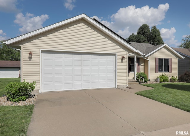 2035 N Gayman Ave, Davenport, IA 52804 - ranch-style home featuring a front lawn