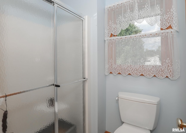 2035 N Gayman Ave, Davenport, IA 52804 - bathroom featuring a shower with door