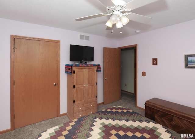 2035 N Gayman Ave, Davenport, IA 52804 - carpeted bedroom featuring baseboards and a ceiling fan