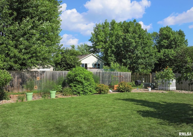 2035 N Gayman Ave, Davenport, IA 52804 - view of yard