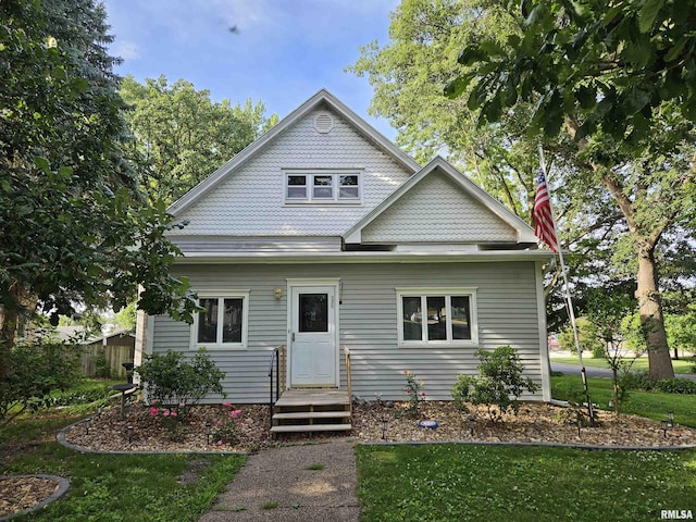 320 W 4th St, Wilton, IA 52778 - view of front of house featuring a front lawn