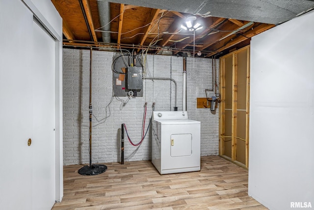 1811 Valley Dr, Davenport, IA 52806 - washroom featuring washer / clothes dryer, wood finished floors, and electric panel