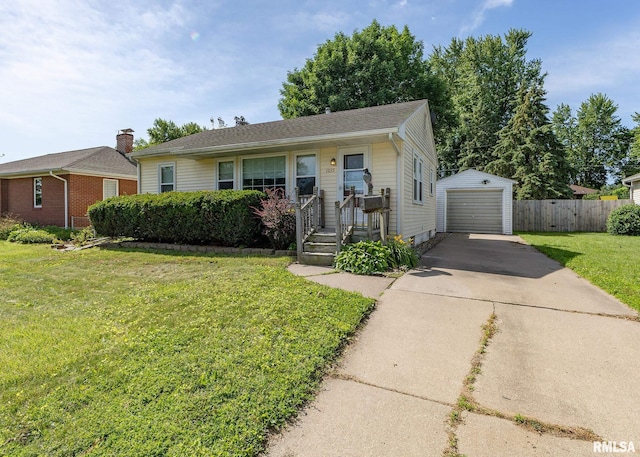1035 14th Ave S, Clinton, IA 52732 - view of front of property with an outbuilding, driveway, and a detached garage