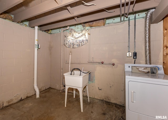 1035 14th Ave S, Clinton, IA 52732 - unfinished basement featuring washer / dryer
