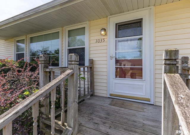 1035 14th Ave S, Clinton, IA 52732 - view of exterior entry featuring a porch