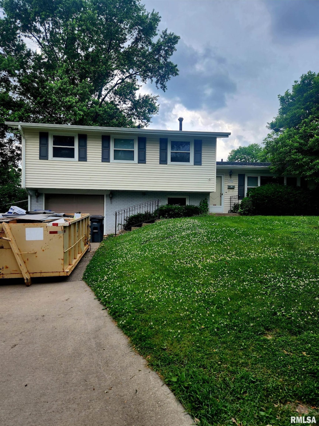 1920 Fairmeadows Dr, Bettendorf, IA 52722 - tri-level home featuring an attached garage, driveway, and a front lawn