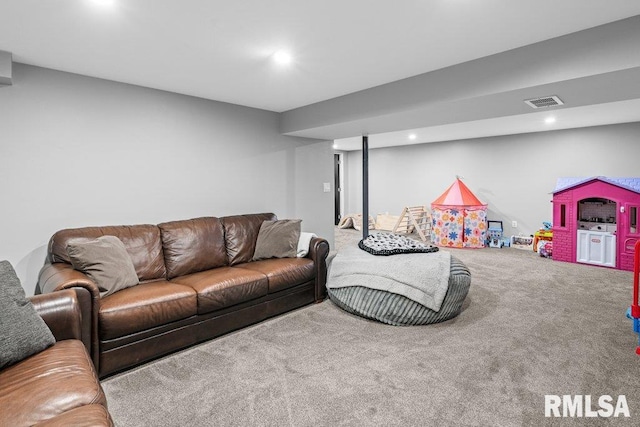 3307 Clover Hills Dr, Bettendorf, IA 52722 - carpeted living room featuring recessed lighting