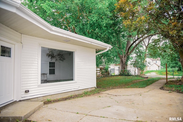 535 Adams St, Quincy, IL 62301 - view of home's exterior with a patio area