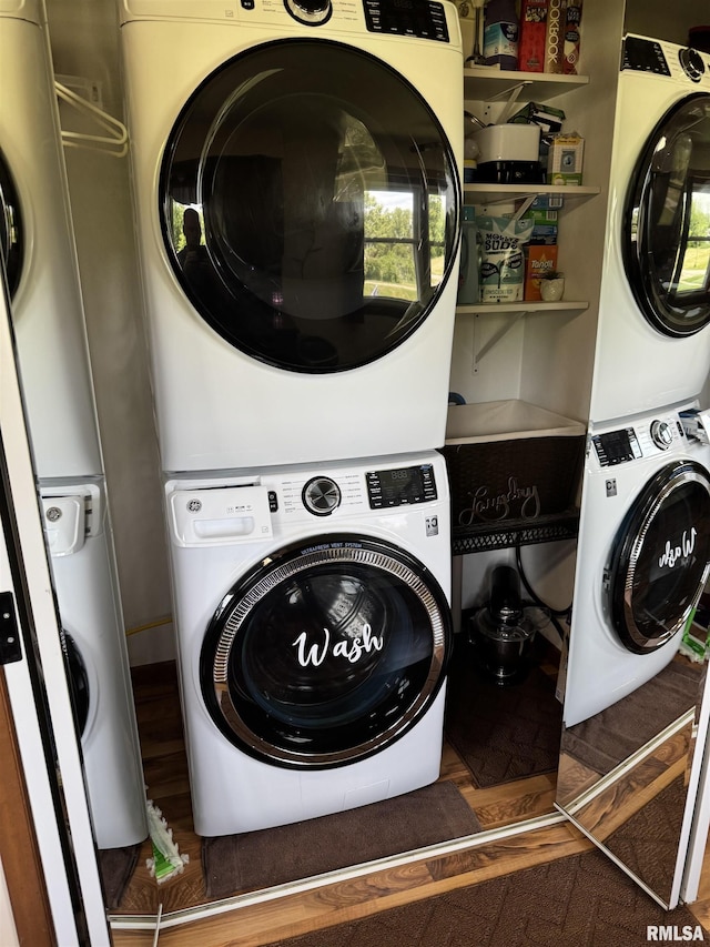 101 E 6th St, Sherrard, IL 61281 - laundry room featuring stacked washing machine and dryer