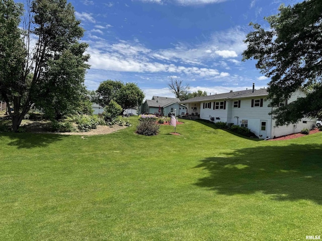 101 E 6th St, Sherrard, IL 61281 - view of grassy yard