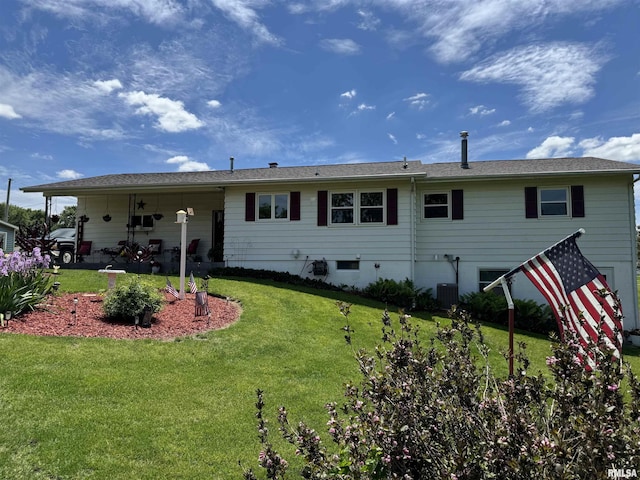 101 E 6th St, Sherrard, IL 61281 - back of property with a lawn
