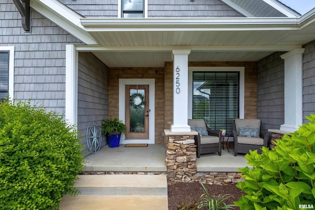 6250 Whispering Hill Ct, Bettendorf, IA 52722 - entrance to property featuring a porch