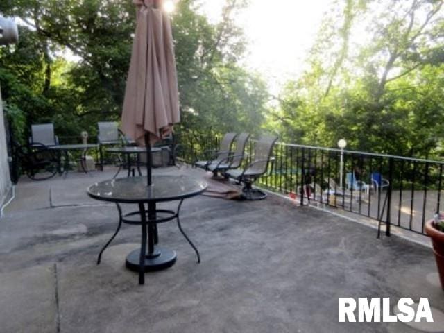 1800 7th St Unit 7A, East Moline, IL 61244 - view of patio