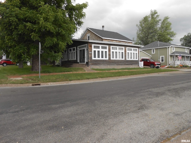 636 3rd St, Buffalo, IA 52728 - view of front of property featuring a front yard