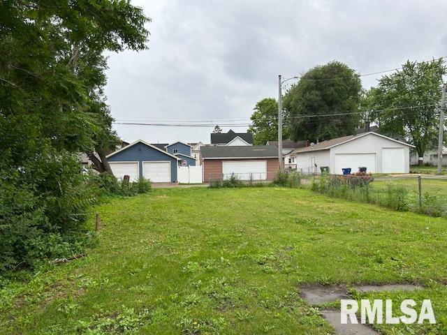 423 9th Ave S, Clinton, IA 52732 - photo 4
