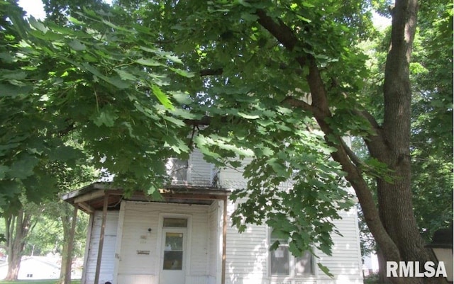 504 N College Ave, Aledo, IL 61231 - property entrance