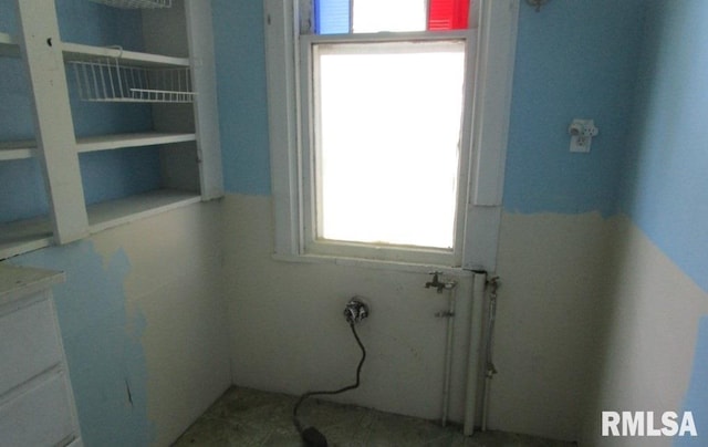 504 N College Ave, Aledo, IL 61231 - view of bathroom