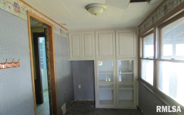 504 N College Ave, Aledo, IL 61231 - hall with wallpapered walls