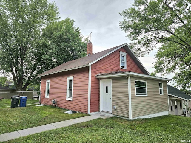 100 Pond St, Muscatine, IA 52761 - bungalow-style home with a chimney