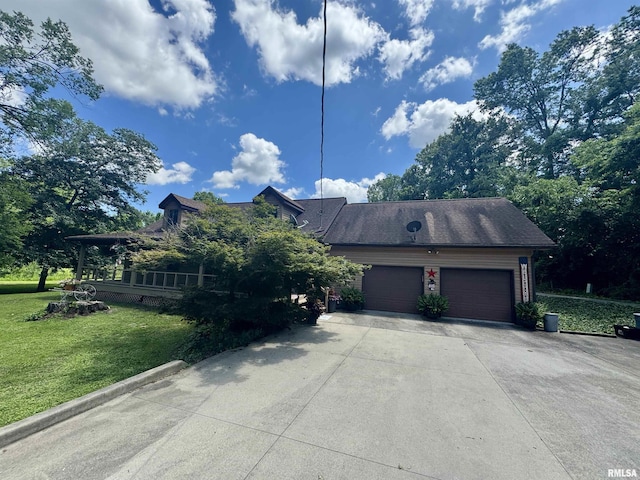 5560 Hidden Acres Ln, Carterville, IL 62918 - view of front facade with a front yard, driveway, and a garage