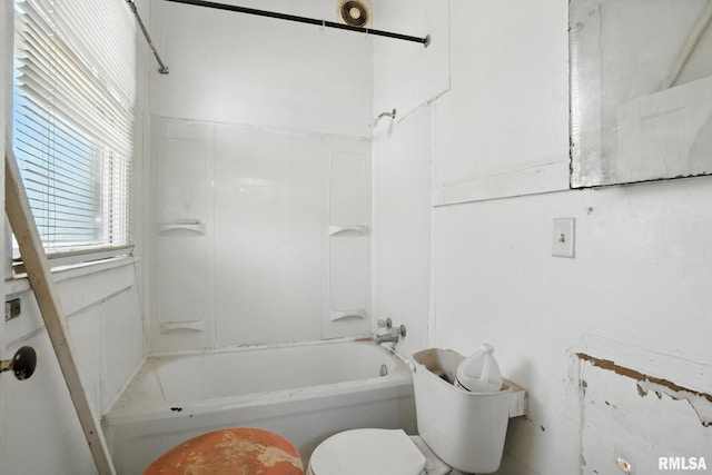 1614 W 3rd St, Davenport, IA 52802 - bathroom featuring shower / tub combination and toilet