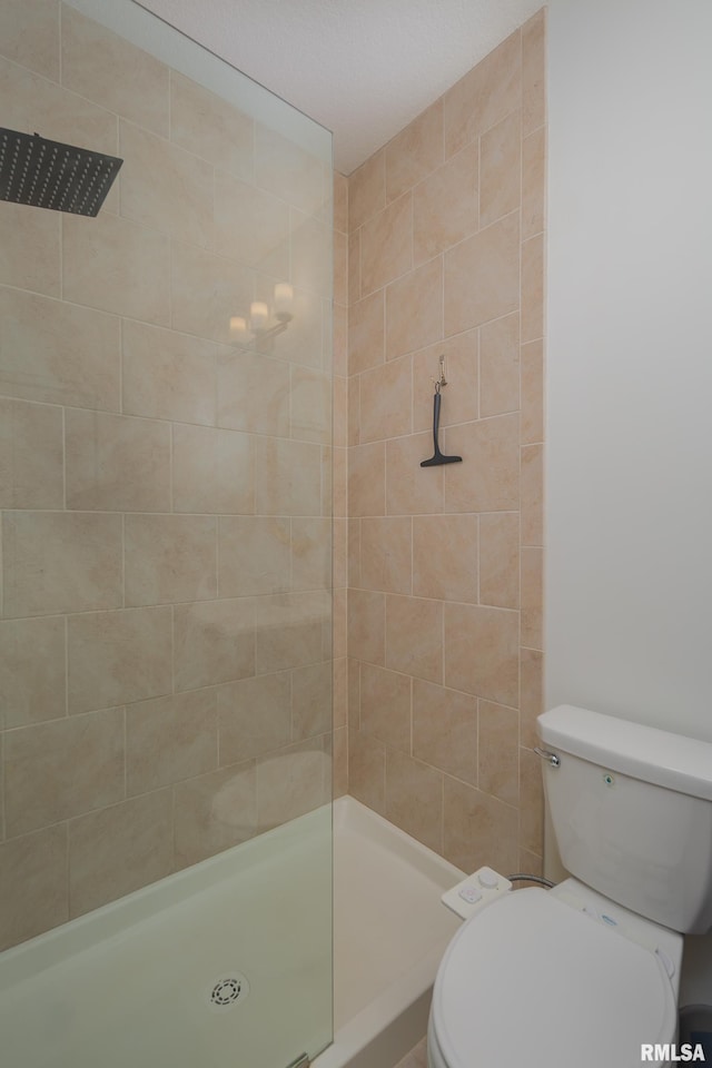 3458 Glenbrook Cir N, Bettendorf, IA 52722 - bathroom featuring a tile shower