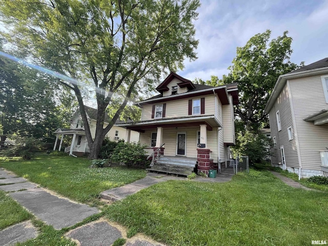 421 W 17th St, Davenport, IA 52803 - traditional style home with covered porch and a front lawn