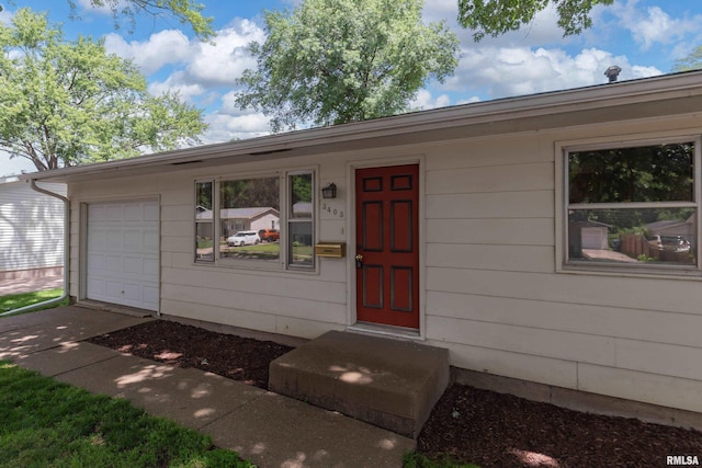 3403 Kimberly Downs Rd, Davenport, IA 52807 - entrance to property